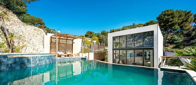 Cette villa de 325 metres carres habitables, a Marseille, a ete livree en 2018 par l'architecte Gerard Martens.