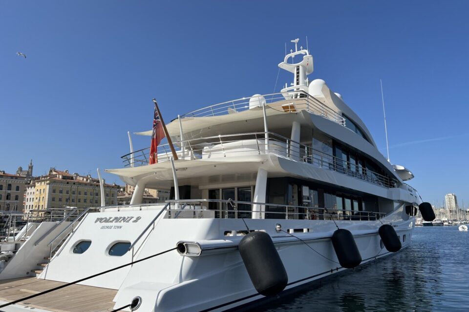 Le Volpini 2, yatch de luxe australien, est en escale à Marseille, sur le Vieux-Port.