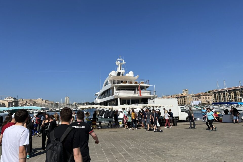 , Marseille. C&rsquo;est quoi ce bateau de luxe à 55 millions d&rsquo;euros sur le Vieux-Port