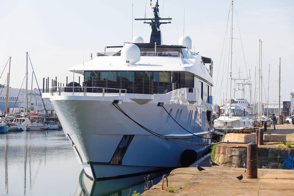 , A qui appartient le yacht de luxe « Idol », qui est passé par Bordeaux et La Rochelle