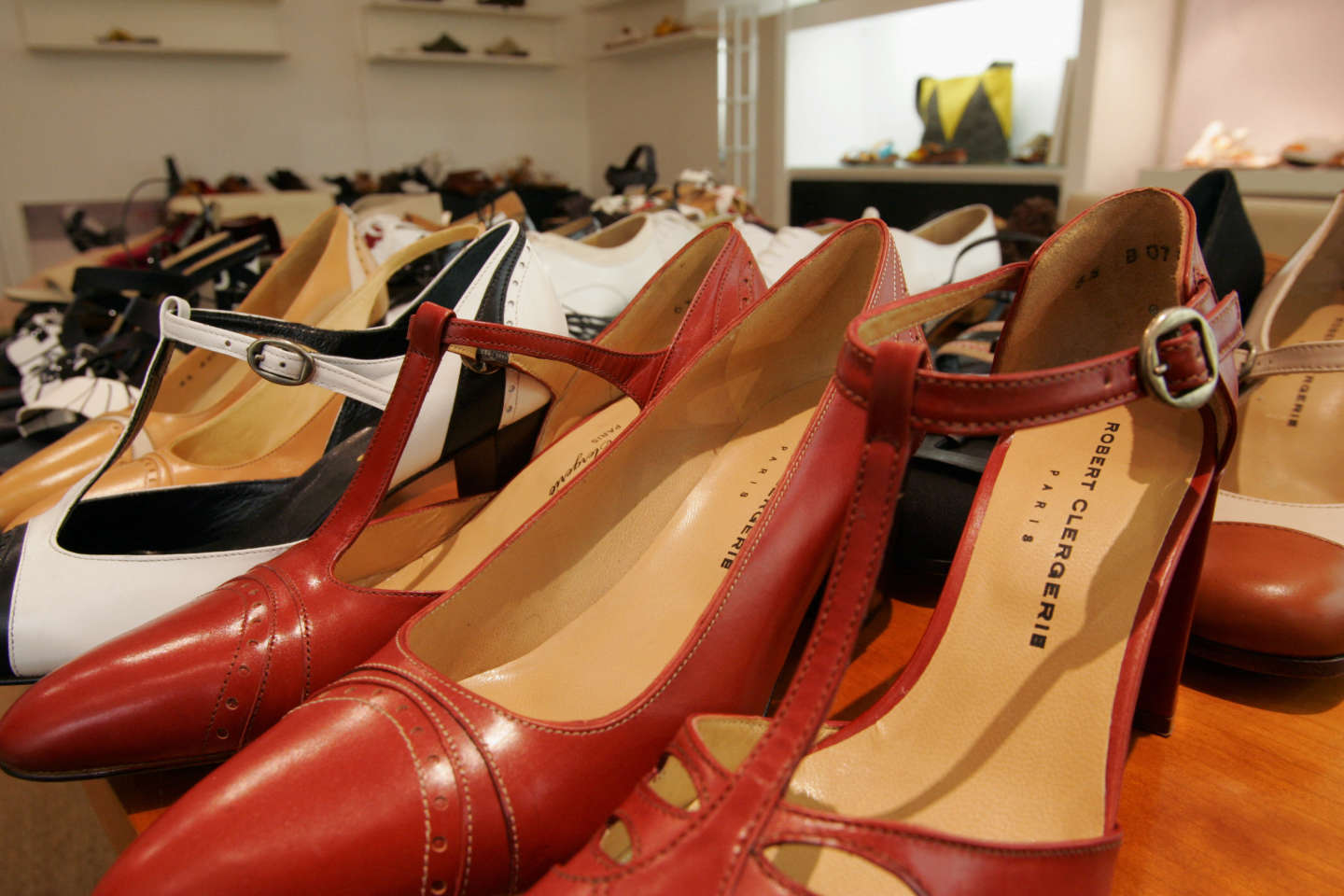 , Clergerie, dernier vestige de la chaussure de luxe « made in France », racheté par un groupe américain