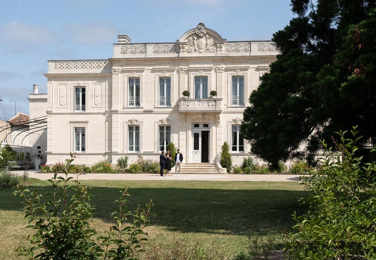 Le Domaine de La Nauve à Cognac a été aménagé dans un ancien hôtel particulier de la fin du XIXe siècle. Il se trouve rue Basse de Crouin.