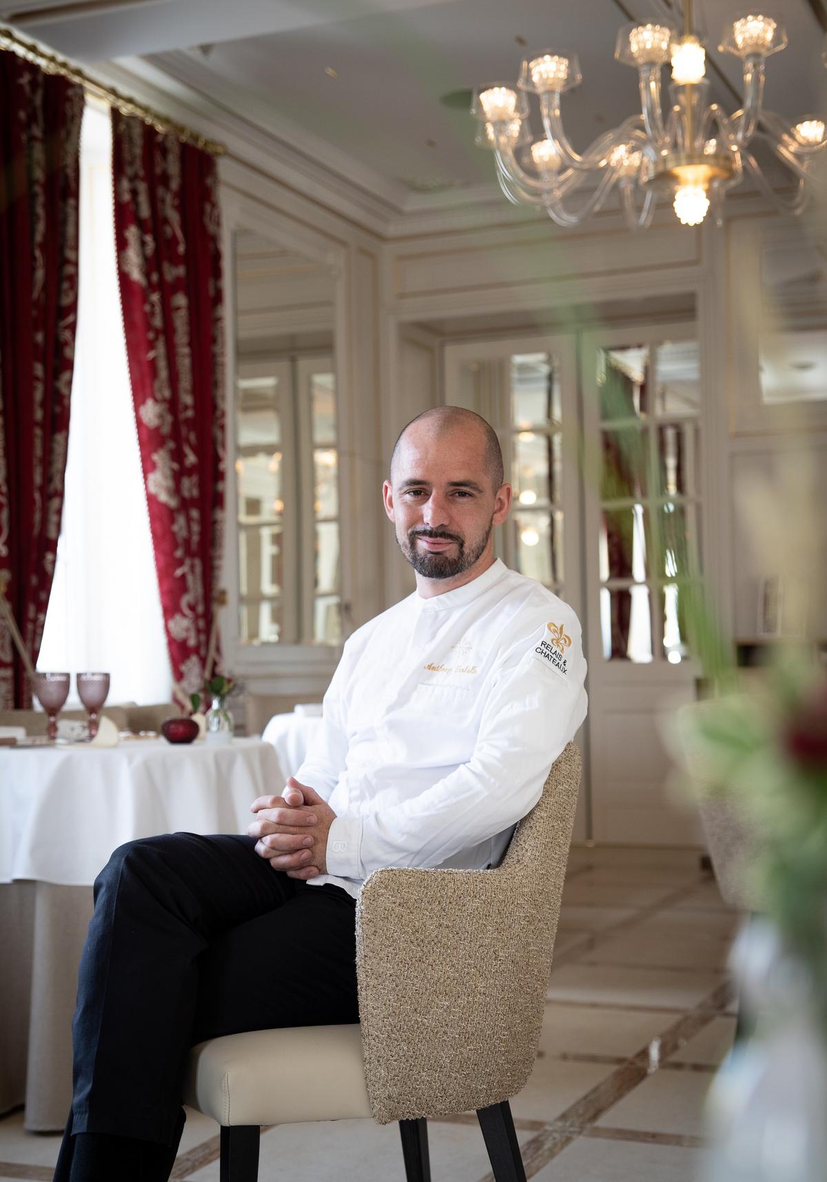 Anthony Carballo, 33 ans, est le chef exécutif des deux restaurants du Domaine de La Nauve à Cognac : la table gastronomique Notes et la brasserie Le Flâneur.