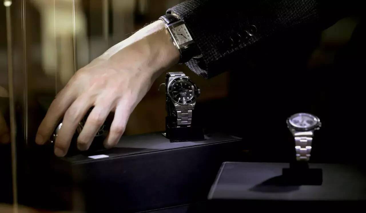 , Un touriste se fait arracher sa montre de luxe à Cannes