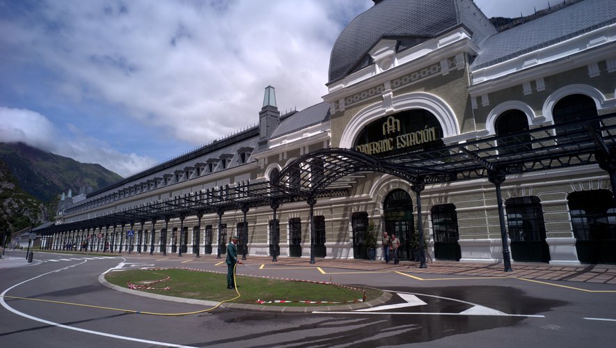 , Les mystères des Pyrénées : l’or et les fantômes de la gare de Canfranc s’initient au tourisme de luxe