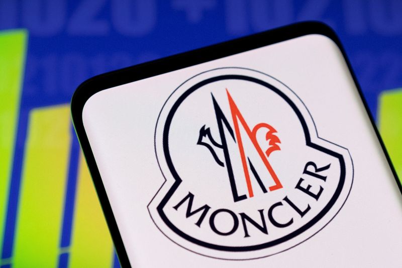 , Les ventes du groupe de luxe italien Moncler dépassent les attentes au premier semestre
