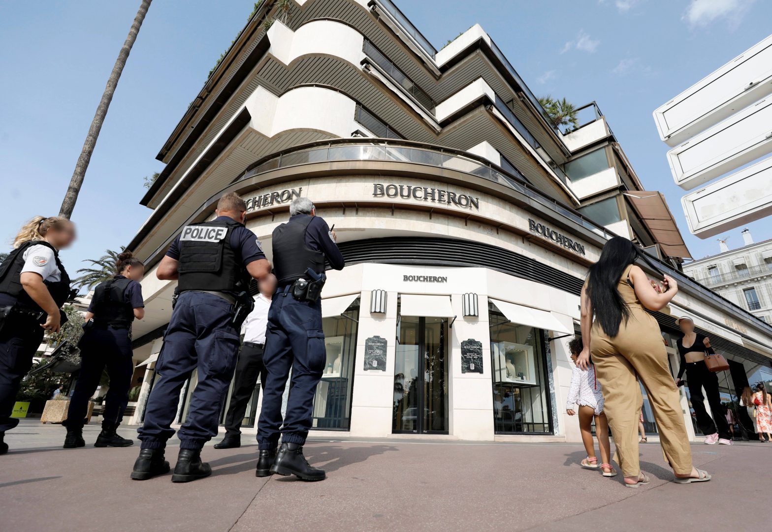 , Après le braquage d’une bijouterie de luxe à Cannes, détention requise pour le suspect interpellé à Paris