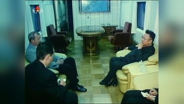 Kim Jong Il, le père de Kim Jong-un, dans son train, à une date et dans un lieux inconnus.