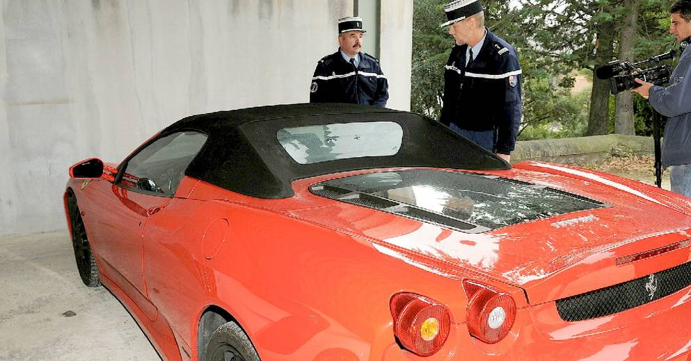 , Au Pontet, le gendarme contrôle le conducteur d&rsquo;une Audi RS8 et finit par démanteler un trafic international de voitures de luxe