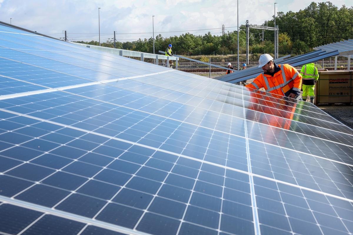 , Un parc solaire en construction entre Luxé et Villognon