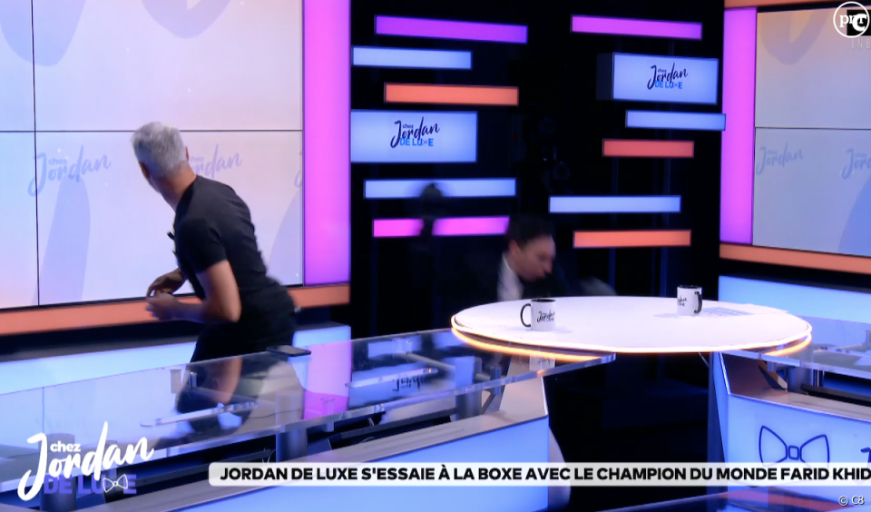 , « Vous m&rsquo;avez fait mal ! » : Jordan De Luxe se prend un « high kick » par son invité sur C8