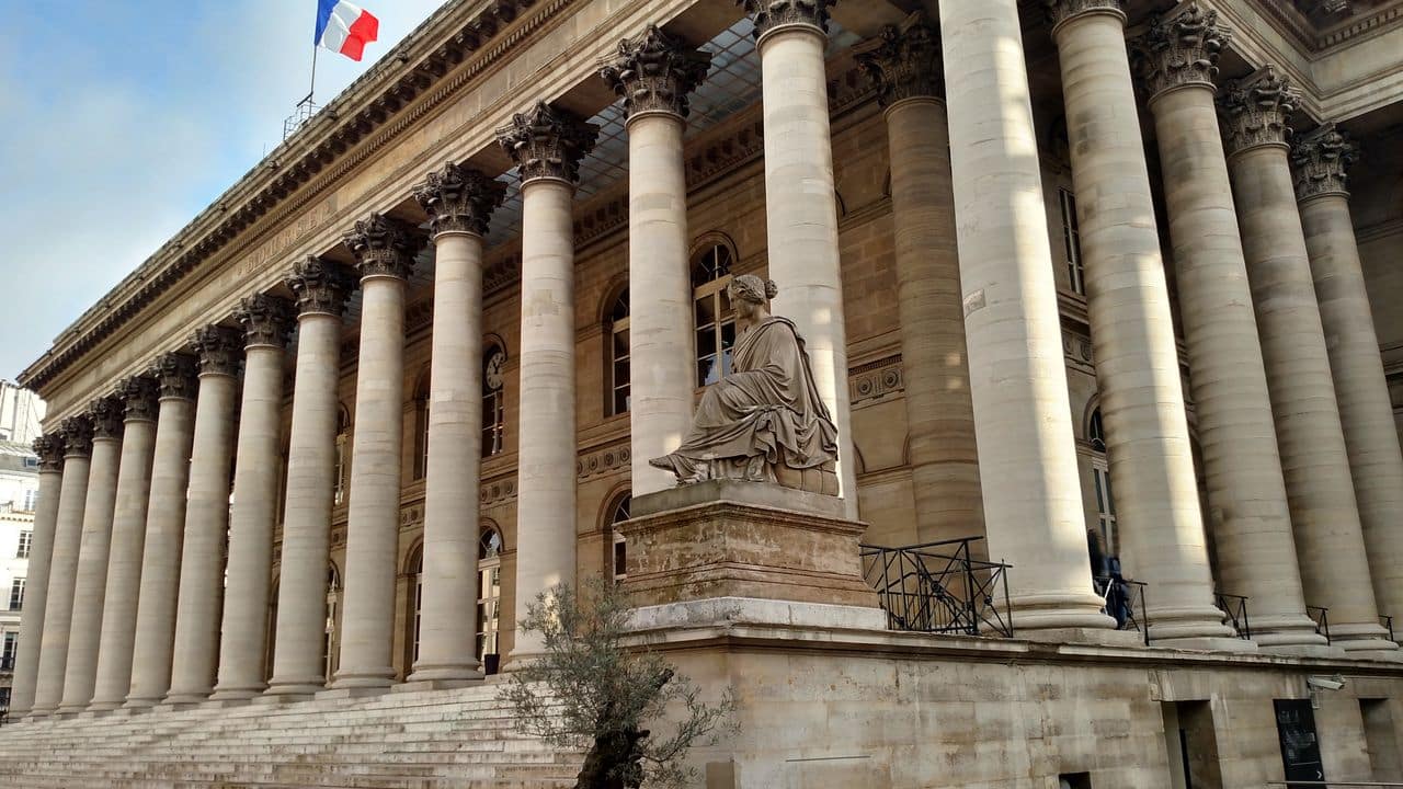 , La Bourse de Paris cède à des prises de bénéfices et au repli du luxe