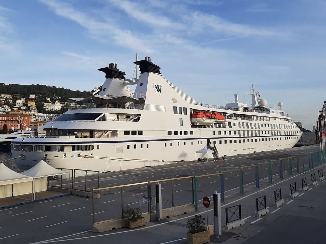 , À Nice, quel était ce gros bateau de luxe amarré au port ce jeudi