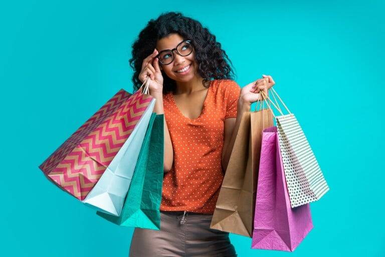 , Papier kraft, cabas, shopping : le luxe s&#8217;emballe pour les sacs à provisions